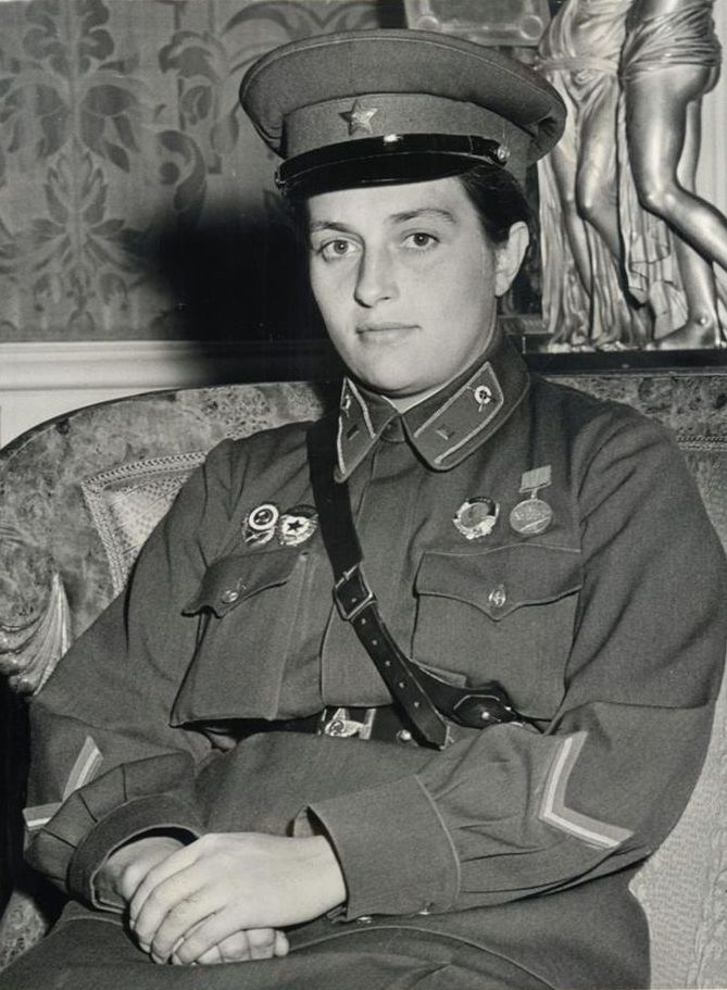 lyudmila-pavlichenko-russian-female-sniper-wwii-hero