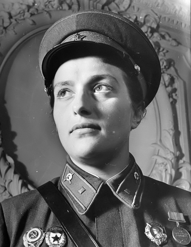 Lyudmila-Pavlichenko-russian-female-sniper