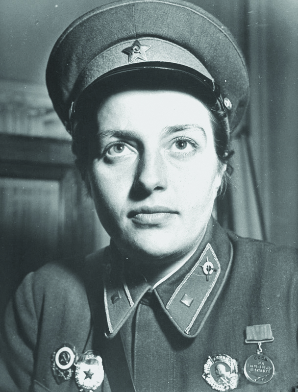Lyudmila-Pavlichenko-russian-female-sniper